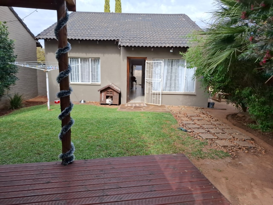 2 Bedroom Property for Sale in Langenhovenpark Free State
